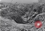 Standbild Amerikanische Truppen besetzen Gräben Belgien, 1918, aus Sekunde 33 historischem Filmmaterial Videoclip 65675027172