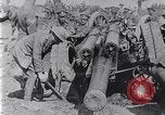 Standbild Amerikanische Truppen besetzen Gräben Belgien, 1918, aus Sekunde 45 historischem Filmmaterial Videoclip 65675027172