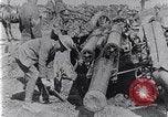 Standbild Amerikanische Truppen besetzen Gräben Belgien, 1918, aus Sekunde 47 historischem Filmmaterial Videoclip 65675027172