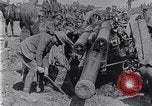 Standbild Amerikanische Truppen besetzen Gräben Belgien, 1918, aus Sekunde 48 historischem Filmmaterial Videoclip 65675027172