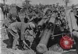 Standbild Amerikanische Truppen besetzen Gräben Belgien, 1918, aus Sekunde 51 historischem Filmmaterial Videoclip 65675027172