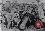 Standbild Amerikanische Truppen besetzen Gräben Belgien, 1918, aus Sekunde 55 historischem Filmmaterial Videoclip 65675027172
