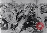 Standbild Amerikanische Truppen besetzen Gräben Belgien, 1918, aus Sekunde 58 historischem Filmmaterial Videoclip 65675027172
