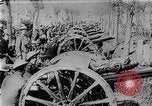 Standbild Vielfalt der britischen Artillerie Kanonen feuern Western Front, 1918, aus Sekunde 26 historischem Filmmaterial Videoclip 65675027173