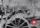 Standbild Vielfalt der britischen Artillerie Kanonen feuern Western Front, 1918, aus Sekunde 27 historischem Filmmaterial Videoclip 65675027173