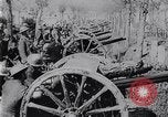 Standbild Vielfalt der britischen Artillerie Kanonen feuern Western Front, 1918, aus Sekunde 30 historischem Filmmaterial Videoclip 65675027173