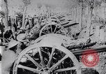 Standbild Vielfalt der britischen Artillerie Kanonen feuern Western Front, 1918, aus Sekunde 36 historischem Filmmaterial Videoclip 65675027173