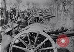 Standbild Vielfalt der britischen Artillerie Kanonen feuern Western Front, 1918, aus Sekunde 37 historischem Filmmaterial Videoclip 65675027173