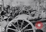 Standbild Vielfalt der britischen Artillerie Kanonen feuern Western Front, 1918, aus Sekunde 38 historischem Filmmaterial Videoclip 65675027173