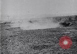 Standbild Vielfalt der britischen Artillerie Kanonen feuern Western Front, 1918, aus Sekunde 40 historischem Filmmaterial Videoclip 65675027173
