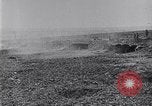 Standbild Vielfalt der britischen Artillerie Kanonen feuern Western Front, 1918, aus Sekunde 46 historischem Filmmaterial Videoclip 65675027173