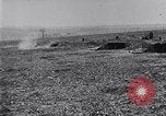 Standbild Vielfalt der britischen Artillerie Kanonen feuern Western Front, 1918, aus Sekunde 47 historischem Filmmaterial Videoclip 65675027173