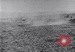 Standbild Vielfalt der britischen Artillerie Kanonen feuern Western Front, 1918, aus Sekunde 49 historischem Filmmaterial Videoclip 65675027173