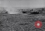 Standbild Vielfalt der britischen Artillerie Kanonen feuern Western Front, 1918, aus Sekunde 50 historischem Filmmaterial Videoclip 65675027173