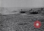 Standbild Vielfalt der britischen Artillerie Kanonen feuern Western Front, 1918, aus Sekunde 53 historischem Filmmaterial Videoclip 65675027173