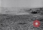 Standbild Vielfalt der britischen Artillerie Kanonen feuern Western Front, 1918, aus Sekunde 54 historischem Filmmaterial Videoclip 65675027173