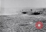 Standbild Vielfalt der britischen Artillerie Kanonen feuern Western Front, 1918, aus Sekunde 55 historischem Filmmaterial Videoclip 65675027173
