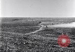 Standbild britische Kavallerie Flandern Belgien, 1917, aus Sekunde 21 historischem Filmmaterial Videoclip 65675027174