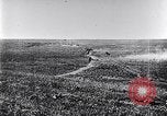 Standbild britische Kavallerie Flandern Belgien, 1917, aus Sekunde 24 historischem Filmmaterial Videoclip 65675027174