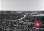 Standbild britische Kavallerie Flandern Belgien, 1917, aus Sekunde 25 historischem Filmmaterial Videoclip 65675027174