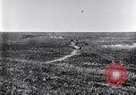 Standbild britische Kavallerie Flandern Belgien, 1917, aus Sekunde 28 historischem Filmmaterial Videoclip 65675027174