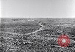 Standbild britische Kavallerie Flandern Belgien, 1917, aus Sekunde 31 historischem Filmmaterial Videoclip 65675027174