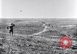 Standbild britische Kavallerie Flandern Belgien, 1917, aus Sekunde 34 historischem Filmmaterial Videoclip 65675027174
