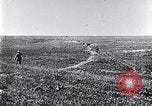 Standbild britische Kavallerie Flandern Belgien, 1917, aus Sekunde 37 historischem Filmmaterial Videoclip 65675027174