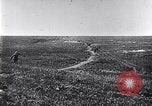 Standbild britische Kavallerie Flandern Belgien, 1917, aus Sekunde 38 historischem Filmmaterial Videoclip 65675027174