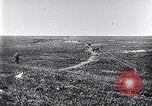 Standbild britische Kavallerie Flandern Belgien, 1917, aus Sekunde 39 historischem Filmmaterial Videoclip 65675027174