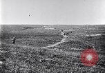 Standbild britische Kavallerie Flandern Belgien, 1917, aus Sekunde 40 historischem Filmmaterial Videoclip 65675027174