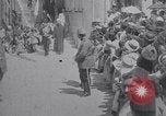 Standbild Menschen in Jerusalem Unterstützung des Krieges Jerusalem Palästina, 1914, aus Sekunde 19 historischem Filmmaterial Videoclip 65675027176