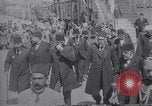 Standbild Menschen in Jerusalem Unterstützung des Krieges Jerusalem Palästina, 1914, aus Sekunde 27 historischem Filmmaterial Videoclip 65675027176