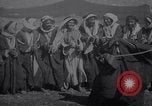 Standbild Beduinen Mädchen tanzen Türkei, 1914, aus Sekunde 19 historischem Filmmaterial Videoclip 65675027177
