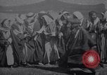 Standbild Beduinen Mädchen tanzen Türkei, 1914, aus Sekunde 23 historischem Filmmaterial Videoclip 65675027177