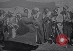Standbild Beduinen Mädchen tanzen Türkei, 1914, aus Sekunde 28 historischem Filmmaterial Videoclip 65675027177