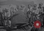 Standbild Beduinen Mädchen tanzen Türkei, 1914, aus Sekunde 29 historischem Filmmaterial Videoclip 65675027177