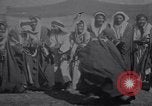 Standbild Beduinen Mädchen tanzen Türkei, 1914, aus Sekunde 36 historischem Filmmaterial Videoclip 65675027177