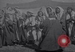 Standbild Beduinen Mädchen tanzen Türkei, 1914, aus Sekunde 37 historischem Filmmaterial Videoclip 65675027177