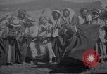 Standbild Beduinen Mädchen tanzen Türkei, 1914, aus Sekunde 41 historischem Filmmaterial Videoclip 65675027177