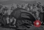 Standbild Beduinen Mädchen tanzen Türkei, 1914, aus Sekunde 44 historischem Filmmaterial Videoclip 65675027177