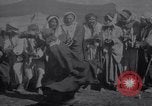 Standbild Beduinen Mädchen tanzen Türkei, 1914, aus Sekunde 45 historischem Filmmaterial Videoclip 65675027177