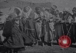 Standbild Beduinen Mädchen tanzen Türkei, 1914, aus Sekunde 46 historischem Filmmaterial Videoclip 65675027177