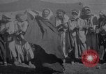 Standbild Beduinen Mädchen tanzen Türkei, 1914, aus Sekunde 47 historischem Filmmaterial Videoclip 65675027177
