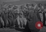 Standbild Beduinen Mädchen tanzen Türkei, 1914, aus Sekunde 49 historischem Filmmaterial Videoclip 65675027177