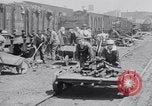 Image les femmes britanniques effectuant du travail du temps de guerre Royaume-Uni, 1916, de la seconde 6 séquences d'archives historiques vidéo 65675027180