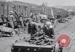 Image les femmes britanniques effectuant du travail du temps de guerre Royaume-Uni, 1916, de la seconde 9 séquences d'archives historiques vidéo 65675027180