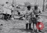 Image les femmes britanniques effectuant du travail du temps de guerre Royaume-Uni, 1916, de la seconde 12 séquences d'archives historiques vidéo 65675027180