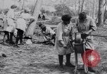 Image les femmes britanniques effectuant du travail du temps de guerre Royaume-Uni, 1916, de la seconde 14 séquences d'archives historiques vidéo 65675027180