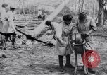Image les femmes britanniques effectuant du travail du temps de guerre Royaume-Uni, 1916, de la seconde 15 séquences d'archives historiques vidéo 65675027180
